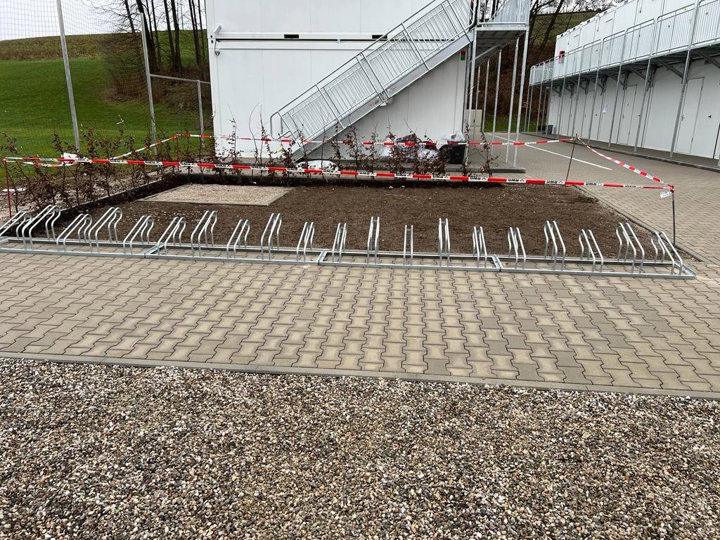 KFB baute Wohnheim für Flüchtlinge in St. Wolfgang in Rekordzeit - Fahrradständer
